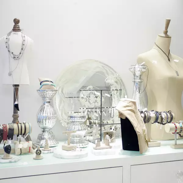 Venta de joyería de Adriana Gutiérrez