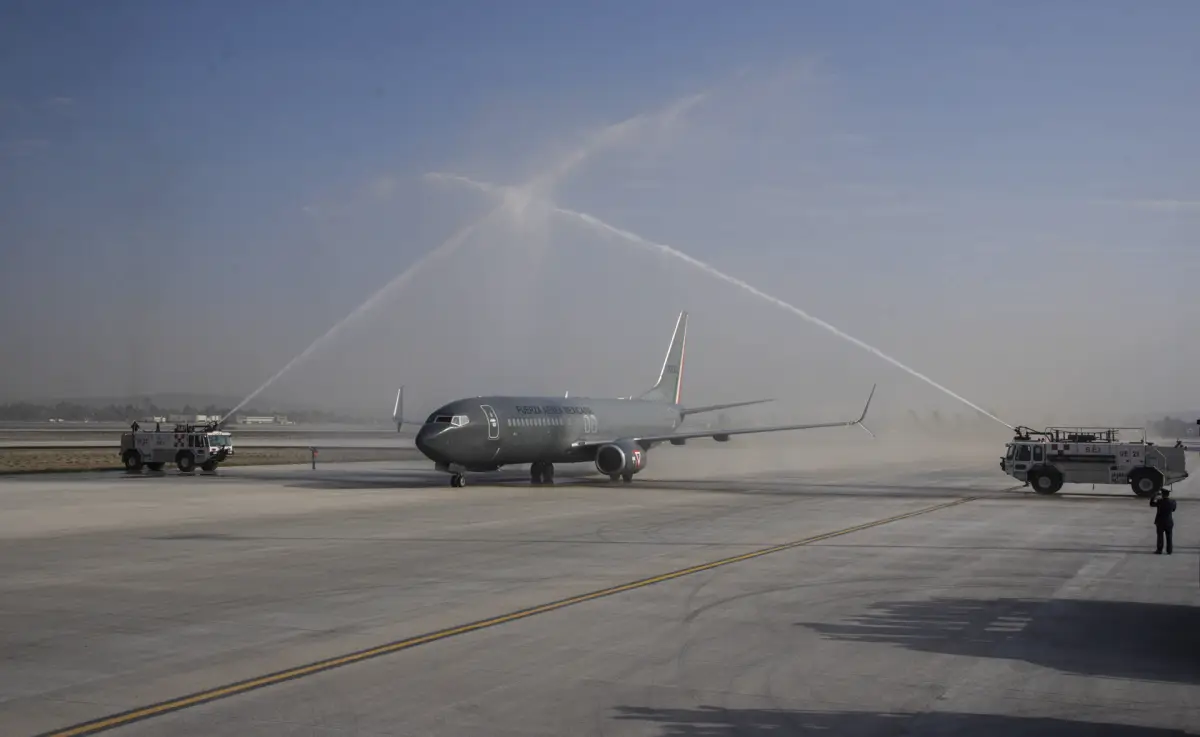 Andrés Manuel López Obrador, presidente de México, encabezó la inauguración de la pista de aterrizaje del Nuevo Aeropuerto Internacional Félipe Ángeles.