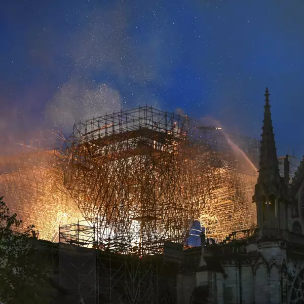 Incendio Notre Dame-2