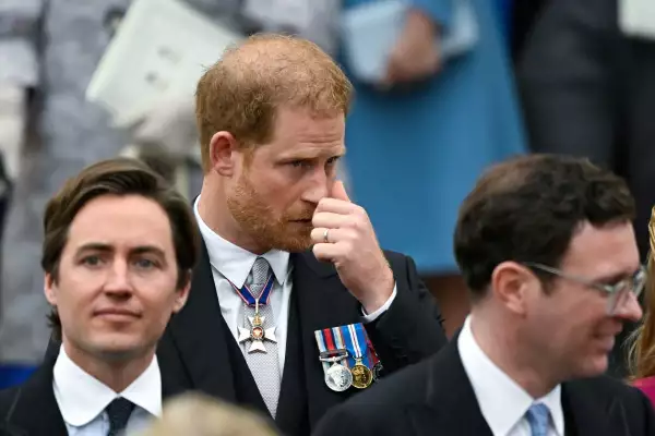 El príncipe Harry en la coronación de Carlos III