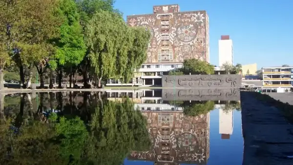 Biblioteca Central de Ciudad Universitaria ubicada en CDMX.