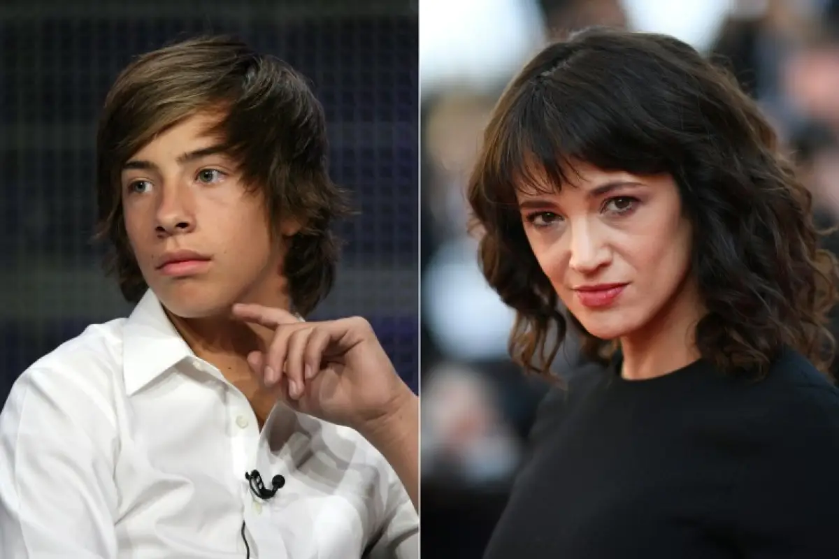  Jimmy Bennett y Asia Argento