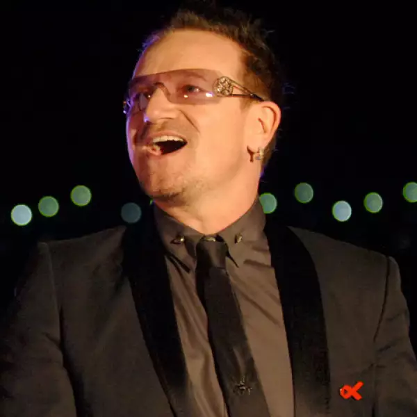 Aquí usando los Emporio Armani durante un evento de la fundación RED en Australia el año pasado.