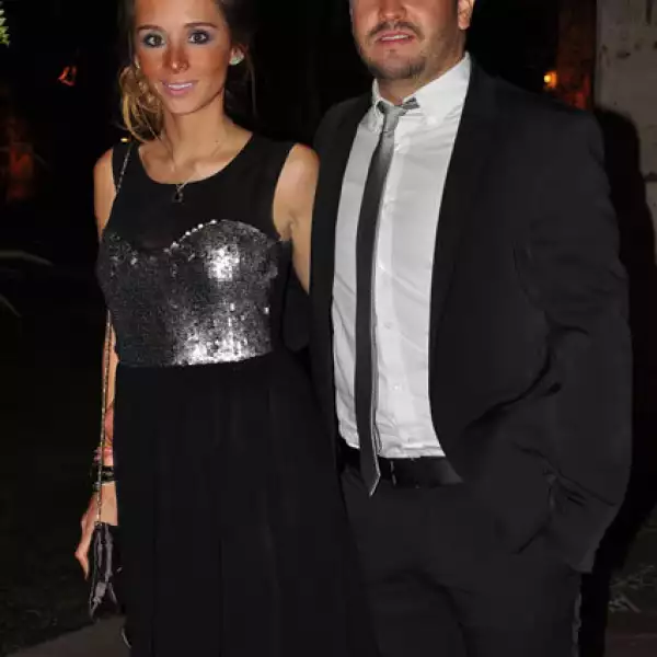 Fer Espinosa apostó por un negro con plata, brillos y falda asimétrica. Muy buen acierto.