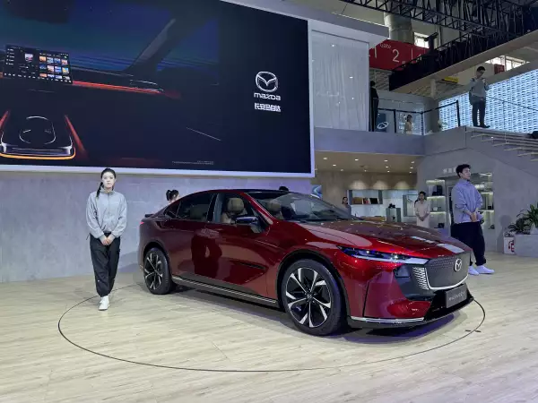 mazda-6-sedan-electrico