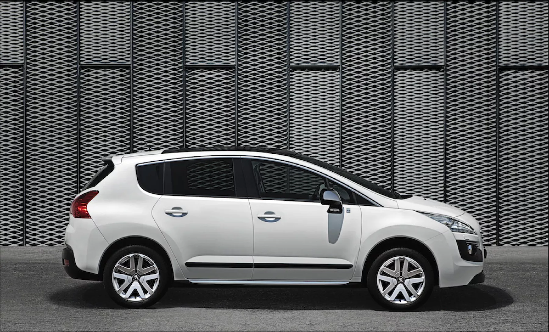 La compañía tiene desde 2017 una fuerte oferta por vehículos SUV como su modelo 3008. Este segmento actualmente constituye una cuarta parte de las ventas totales de la marca en México.