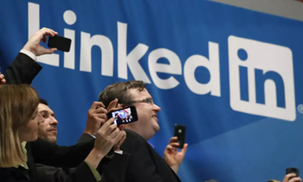 LinkedIn añade dos miembros nuevos cada segundo y más del 64% de sus usuarios viven fuera de Estados Unidos. (Foto: AP)