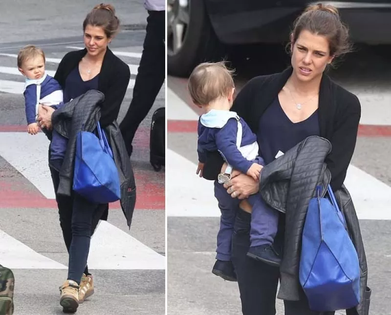 La hija de Carolina de Mónaco, con un semblante triste, fue vista hace unos días en el aeropuerto de la capital francesa, luego de que se dijera, podría separarse de Gad Elmaleh.