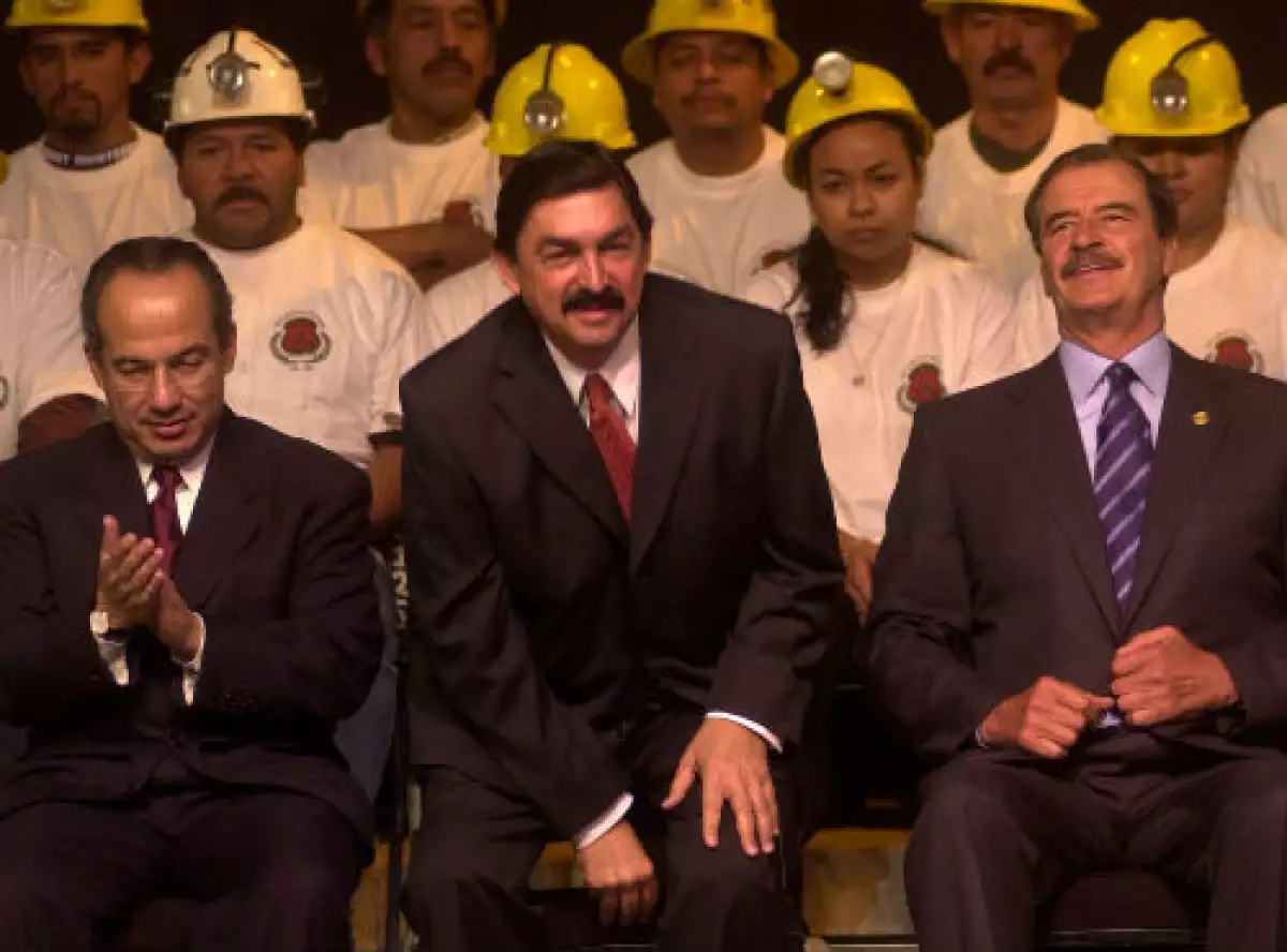 Napole�n G�mez Urrutia junto al entonces presidente Vicente Fox