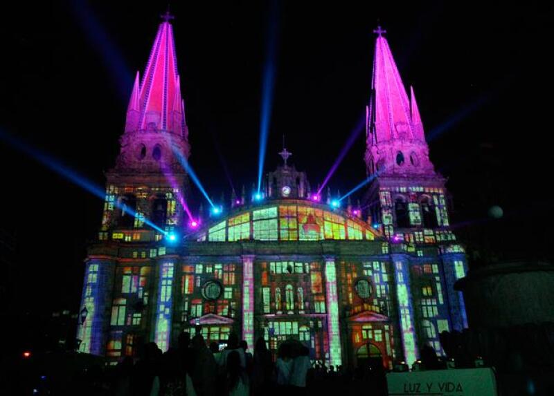 La Catedral de Guadalajara 'ilumina' al centro histórico tapatío