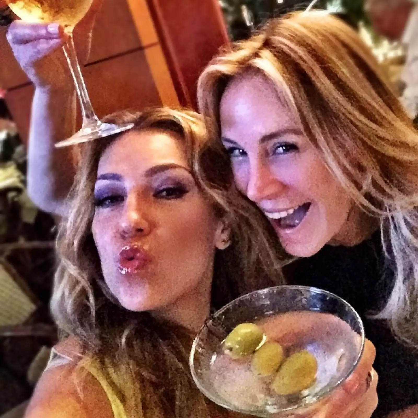 Si se trata de algo más fuerte, un rico dirty martini es lo mejor para compartir.