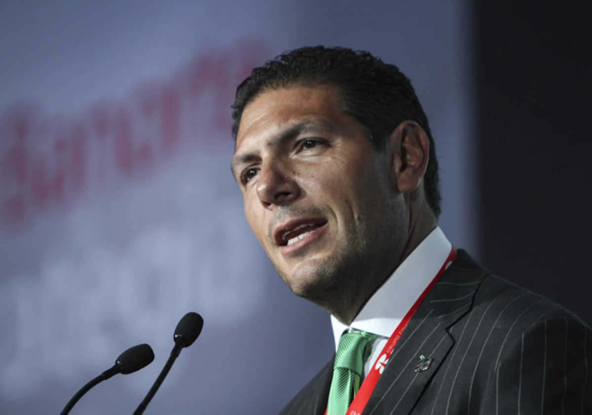 carlos hank