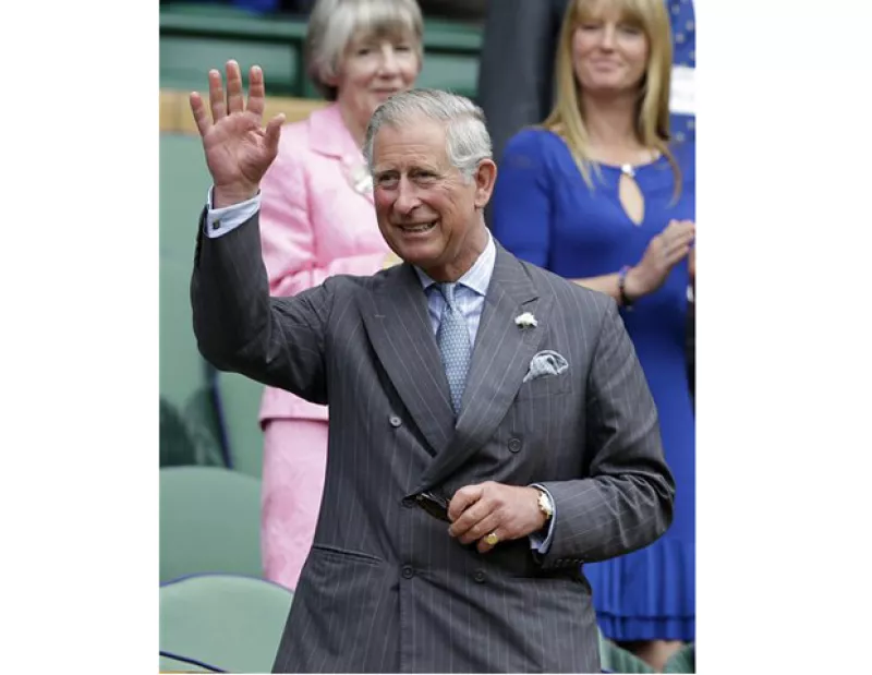 Luego de 42 años de no hacerlo, el padre del Príncipe Guillermo, se reunió con ex jugadores de tenis en Wimbledon.