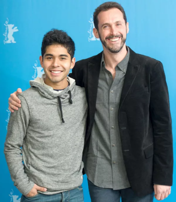 Kristyan Ferrer y el director de cine Gabriel Ripstein en la Berlinale.