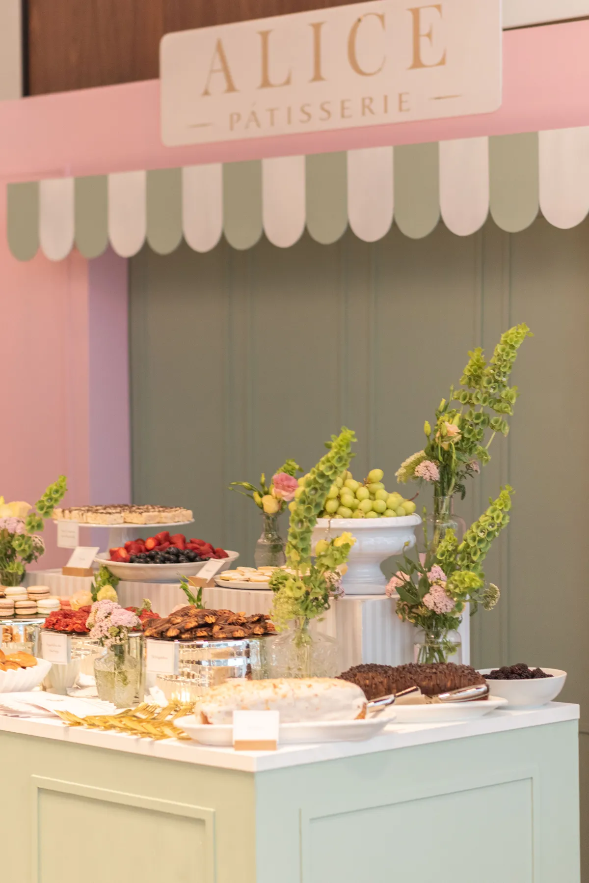 Mesa de dulces en un evento puesta por la banquetera boutique Sistra