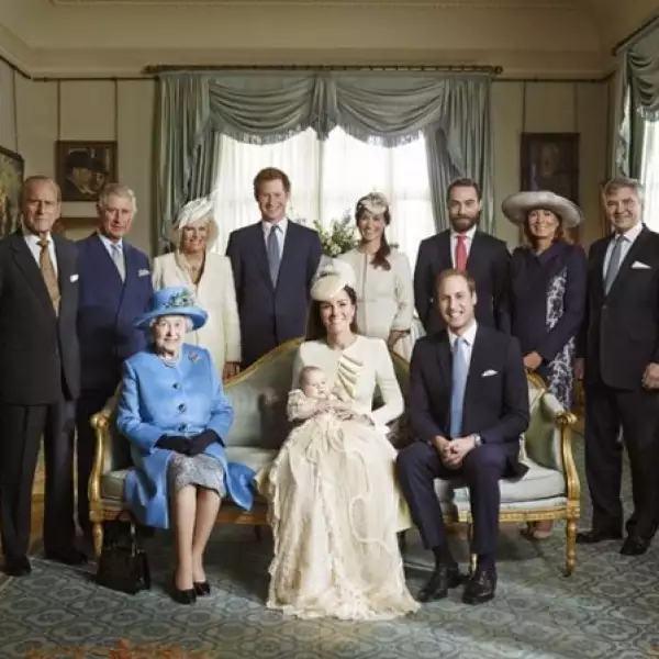 Fotografía oficial del bautizo de George.