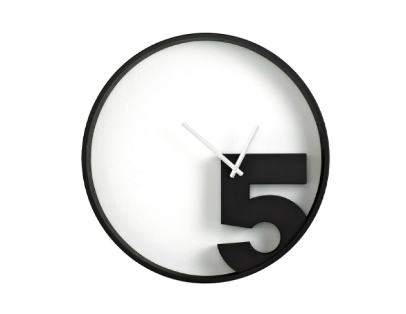 Reloj Umbra, Take 5 Wall, $2,086L; macys.com​