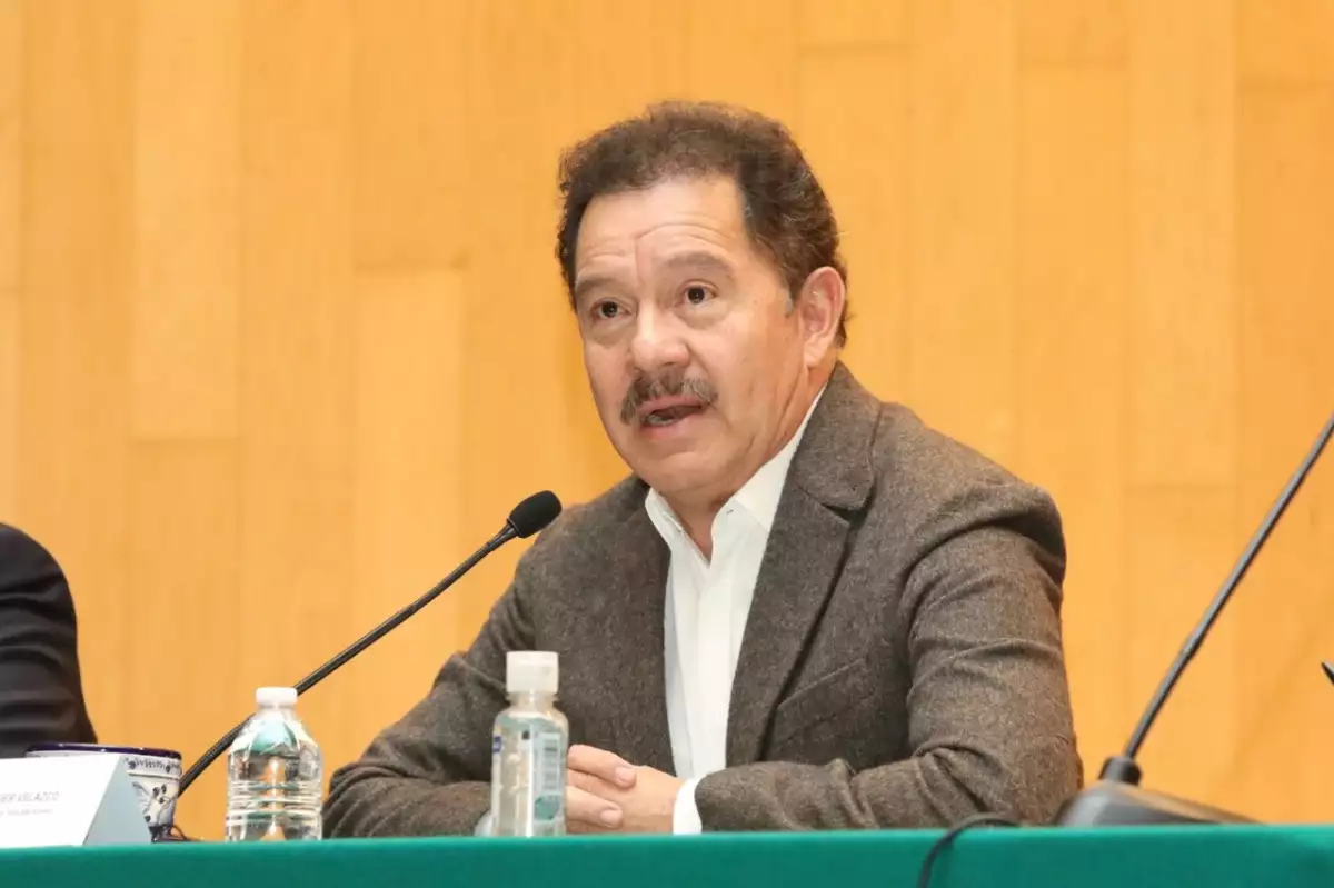 El coordinador de Morena en la Cámara de Diputados ofrece sesionar el tiempo que sea necesario.