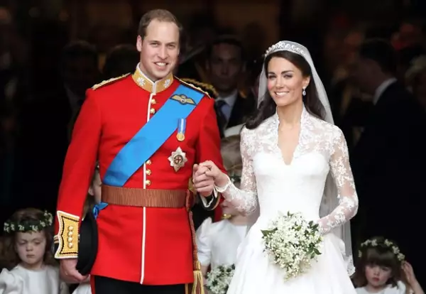 Guillermo y Kate tienen un hijo de nombre George.