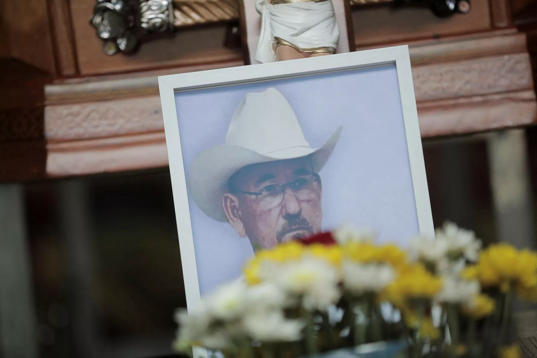 Prominent Mexican vigilante leader Hipolito Mora slain in violent attack