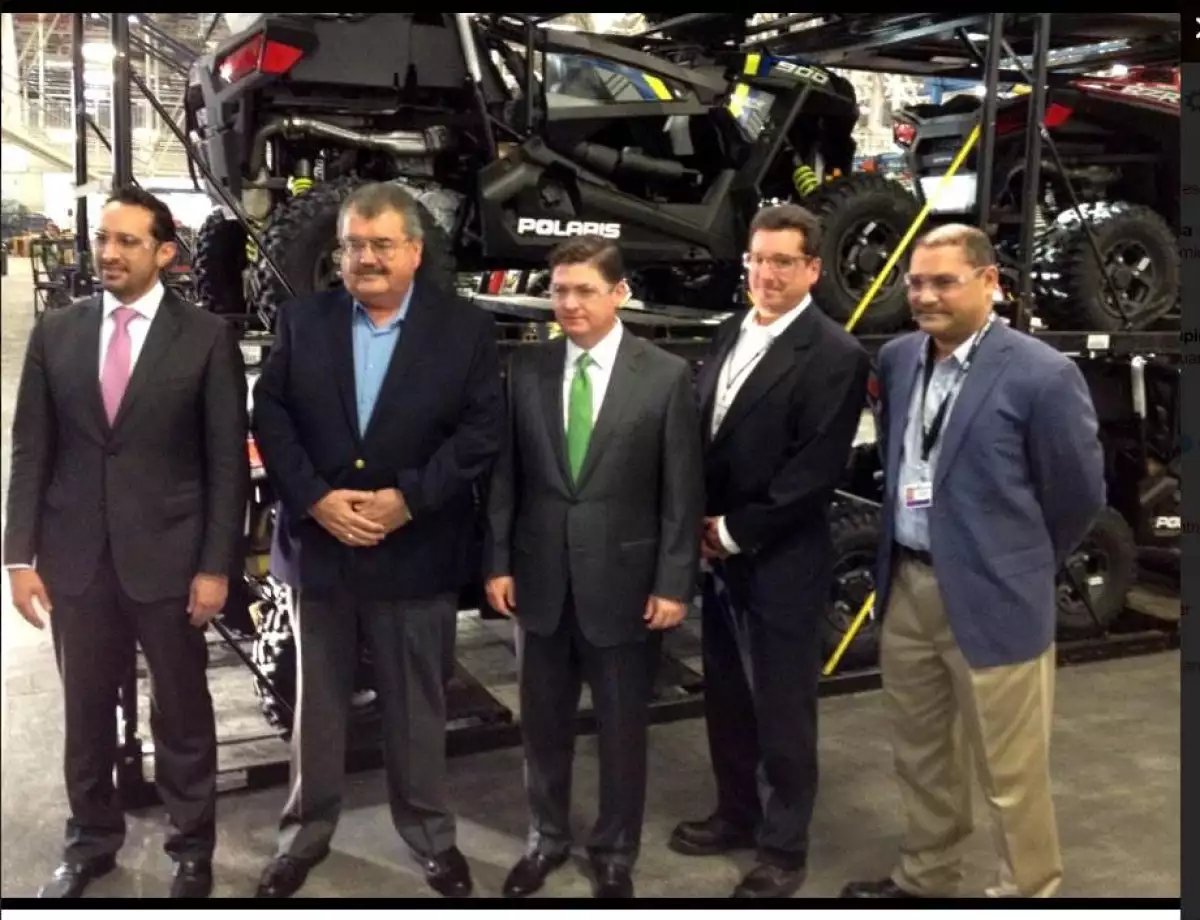 Rodrigo Medina en instalaciones de Polaris, en Nuevo Le�n