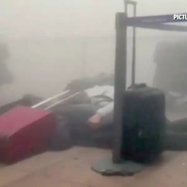 Dos explosiones ocurrieron en el aeropuerto y una más en una estación de Metro.