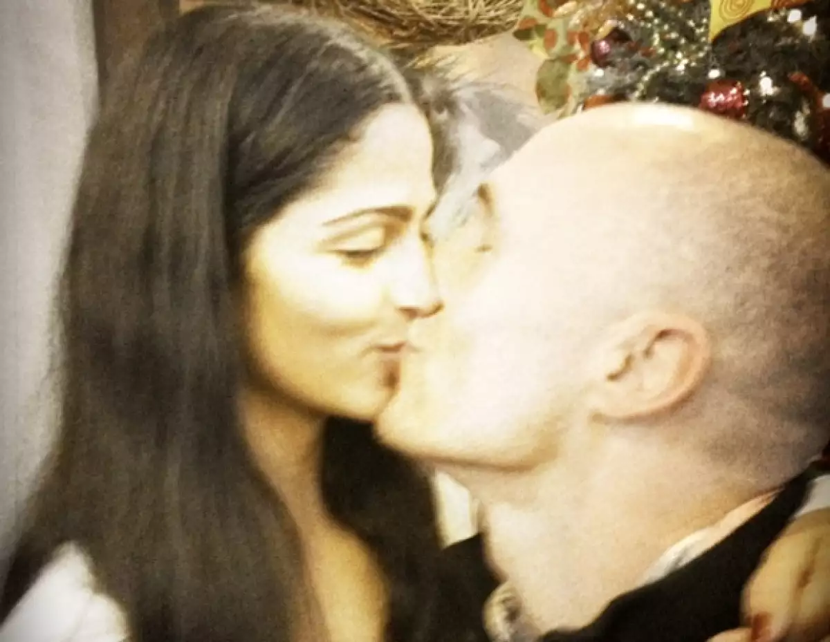 El actor le propuso matrimonio a su pareja, Camila Alves, y ella aceptó, por lo que presumió el sí en su cuenta de Twitter.