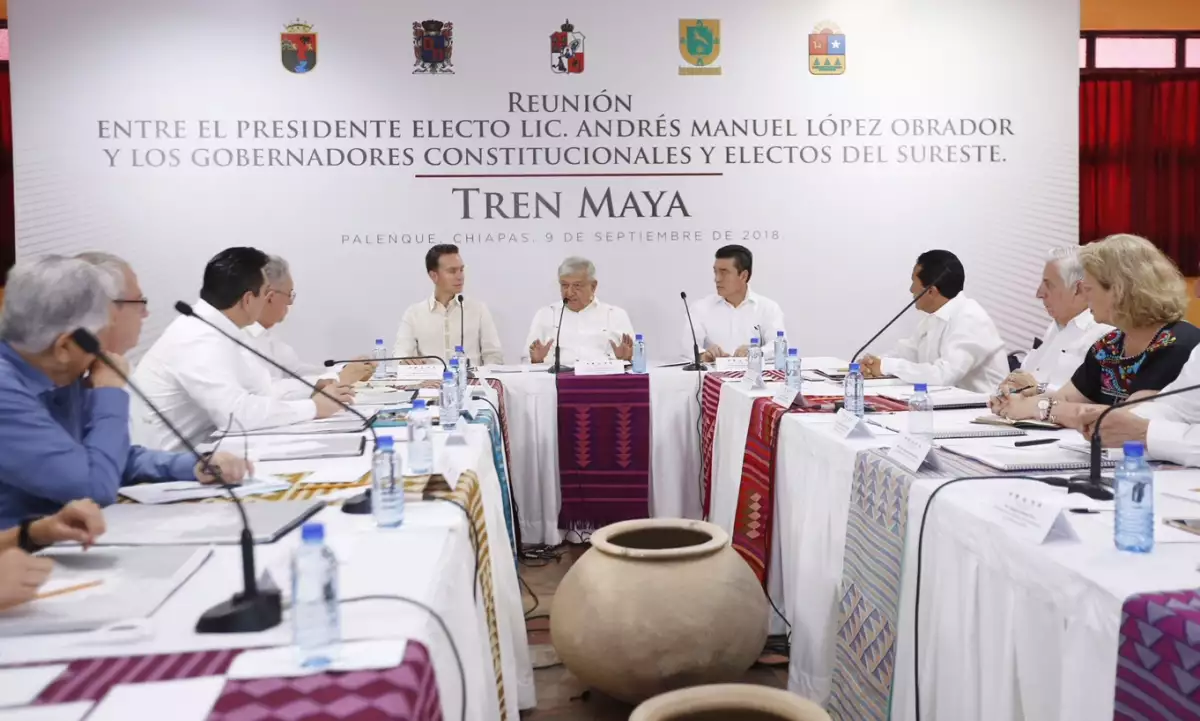 AMLO se reúne gobernadores del sureste