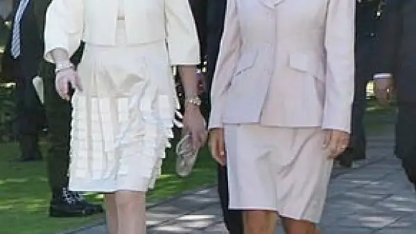 El presidente dio la bienvenida este lunes a Felipe y Matilde, quienes llegaron desde el fin de semana a nuestro país, aunque su visita oficial comenzó esta semana. La princesa visitó el DIF del DF.