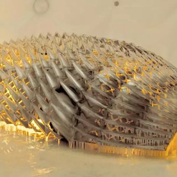 En 2003, el BMW H2R dio un golpe de volante: en lugar de pintar el bólido, Olafur Eliasson creó una carrocería completamente nueva.