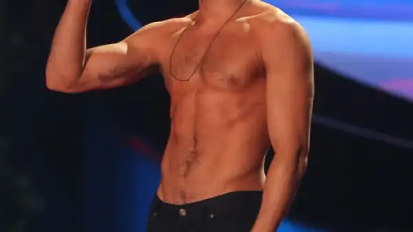Además de hacerlo con su talento, ellos robaron el aliento a sus fans al mostrar su torso desnudo por diferentes circunstancias este año. Zac Efron y Justin Bieber fueron los más famosos.