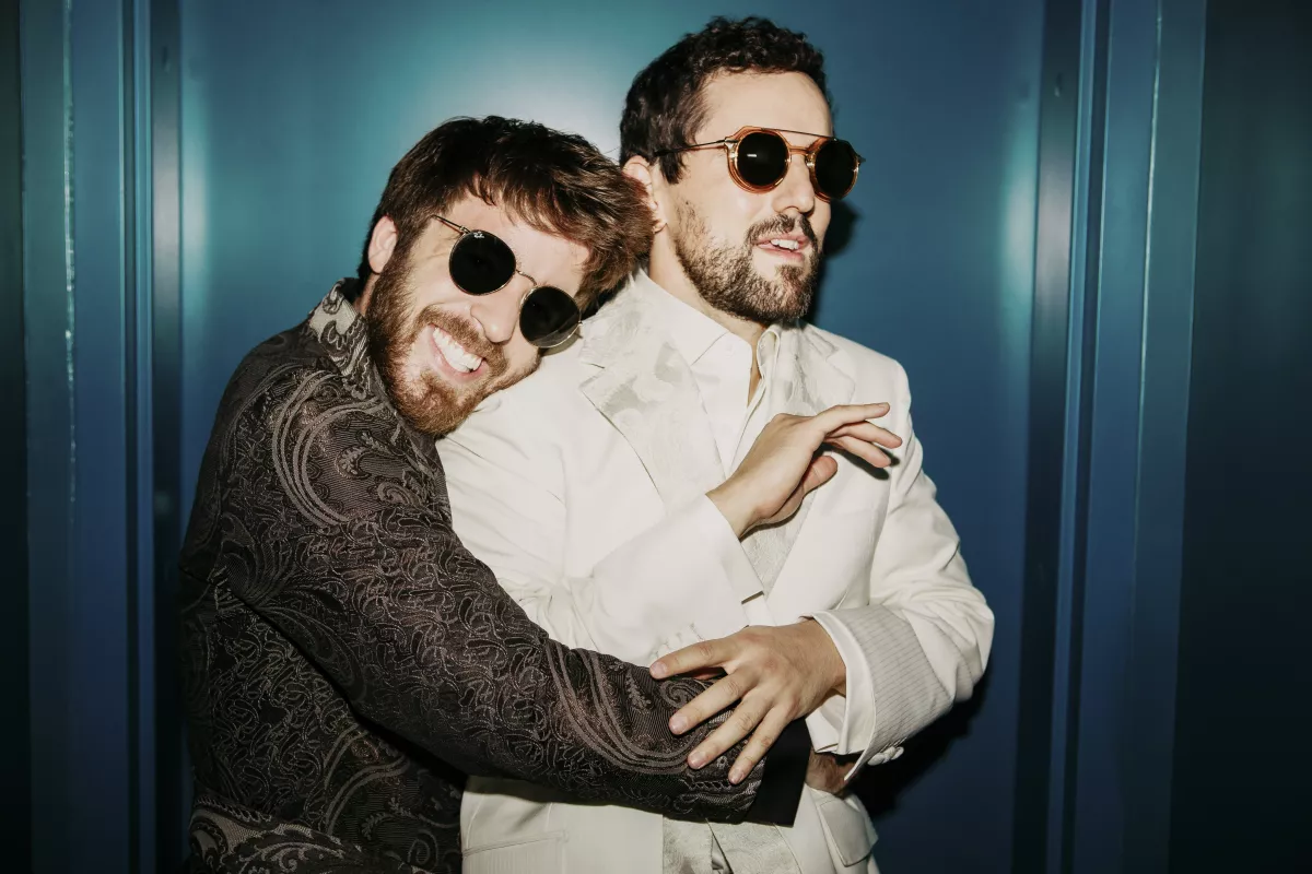 Luis Gerardo Méndez y Connor del Río.