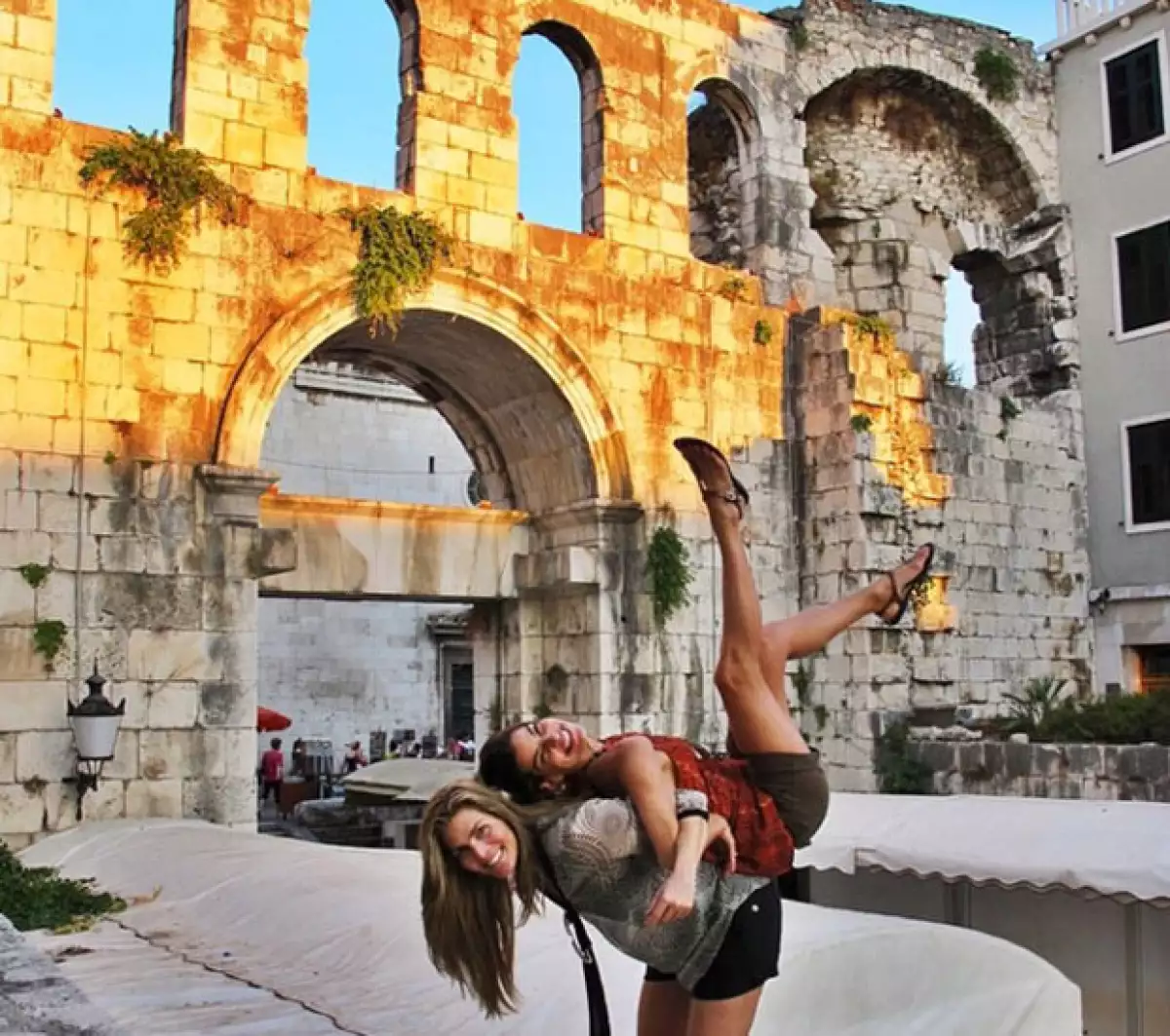Montserrat Oliver y Bárbara Coppel se divirtieron juntas en Croacia.