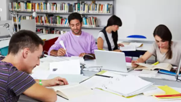 Las colegiaturas de las universidades privadas líderes superan el millón de pesos por carrera.
