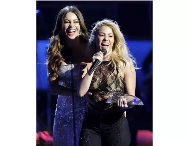 Shakira fue una de las más grandes ganadoras de la noche, al ser quien se llevara el Grammy por Mejor Álbum Vocal Pop Femenino.