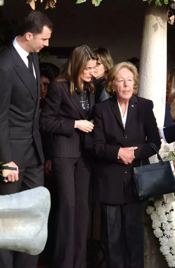 Rey Felipe VI, reina Letizia y Menchu Álvarez del Valle