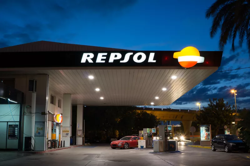Repsol quiere debutar en la bolsa su negocio de energías renovables. 