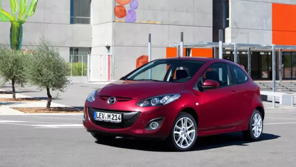 El Mazda 2 fue presentado oficialmente en 2007, también en la feria del automóvil de Nueva York.