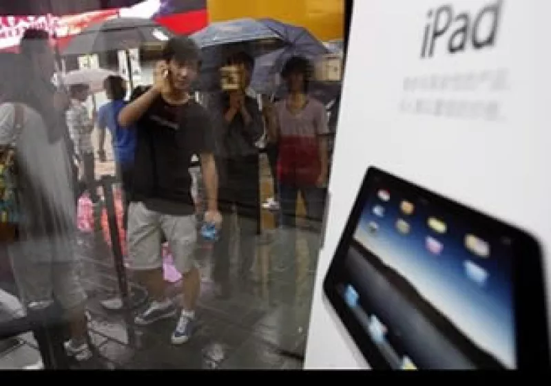 Apple tiene 82 días para ampliar la presencia de su tablet, antes de Navidad. (Foto: AP)