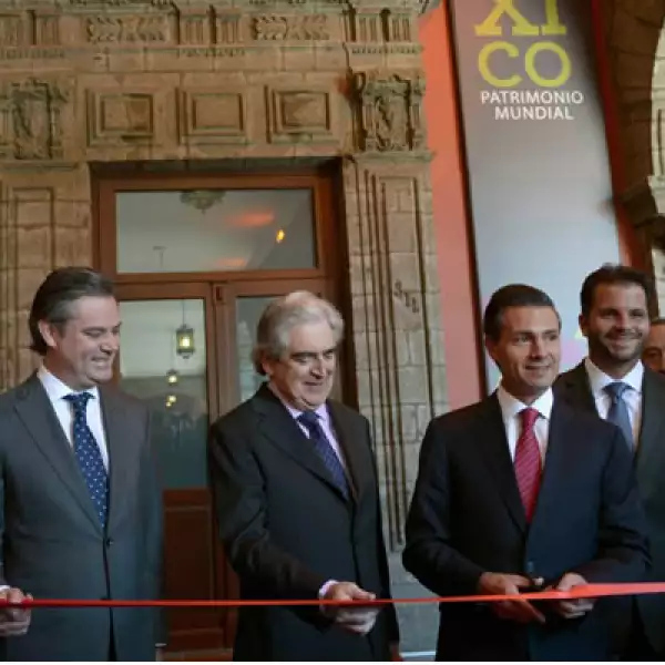 El presidente Enrique Peña Nieto realizó el protocolario corte de listón en compañía de funcionarios del sector cultural.