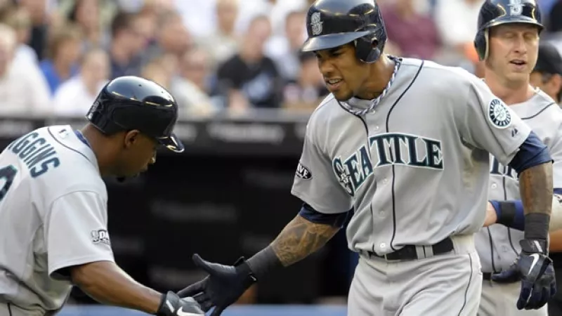 El batedor Greg Halman consigue una anotación