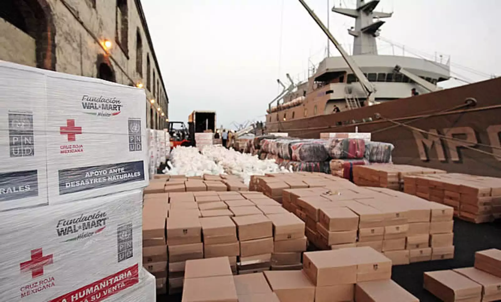 Luego del funesto suceso, el mundo entero ha expresado su apoyo mediante ayuda monetaria o en especie. En la imagen, el barco hospital mexicano,  Huasteco, que brindará servicio médico y víveres.