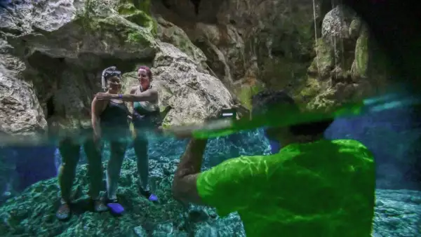 (Cenote cercano al tramo 5 del Tren Maya)