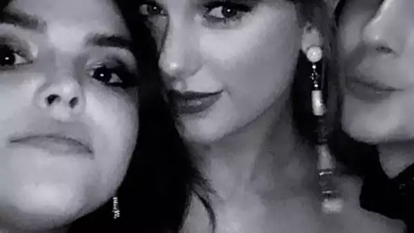 Taylor-Swift-Tess-Bu-Cuaron-Oscars-Afterparty-2019.png