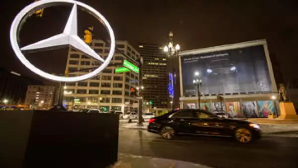 Mercedes enfrenta una demanda colectiva por supuestamente haber modificado el sistema de tecnología de varios autos para control ambiental. (Foto: AFP)
