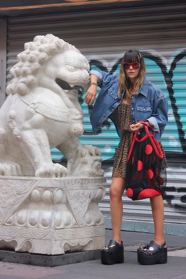 Venus-ELLE-Crocs-Balenciaga-03