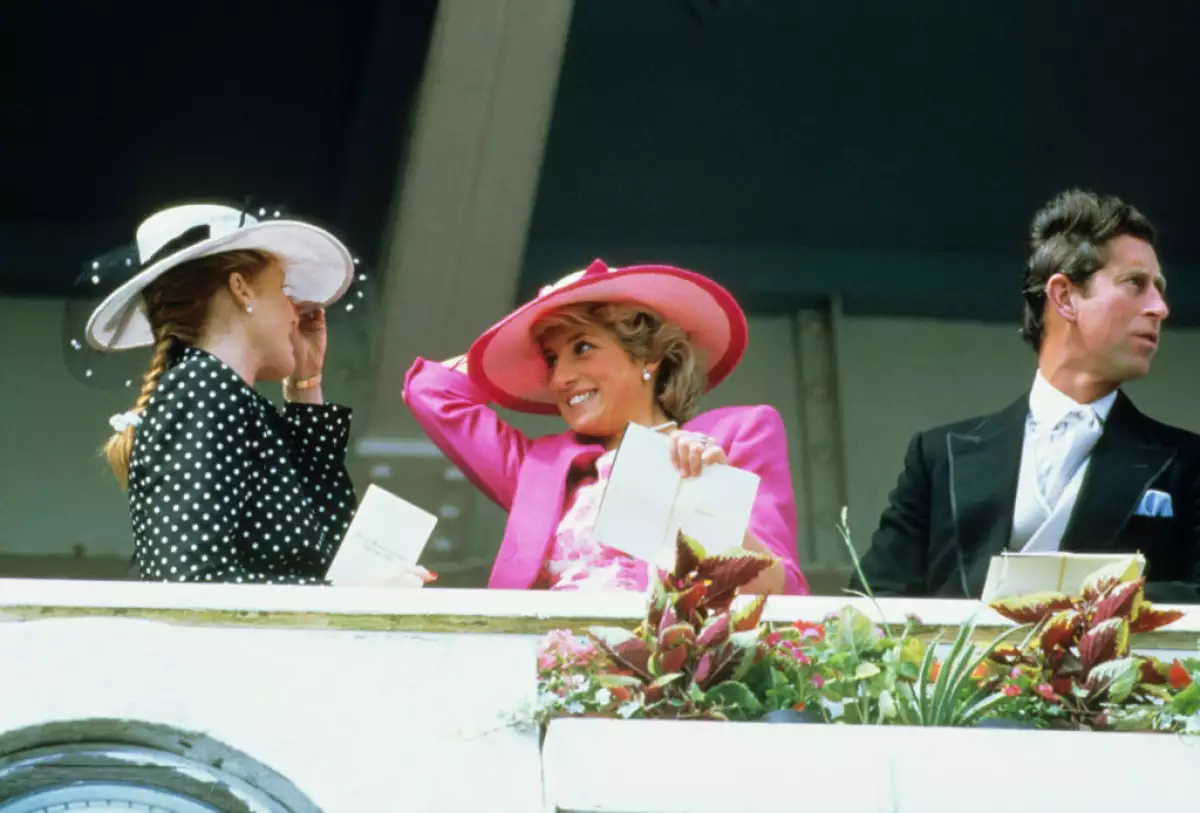 Sarah, duquesa de York, y Diana, princesa de Gales