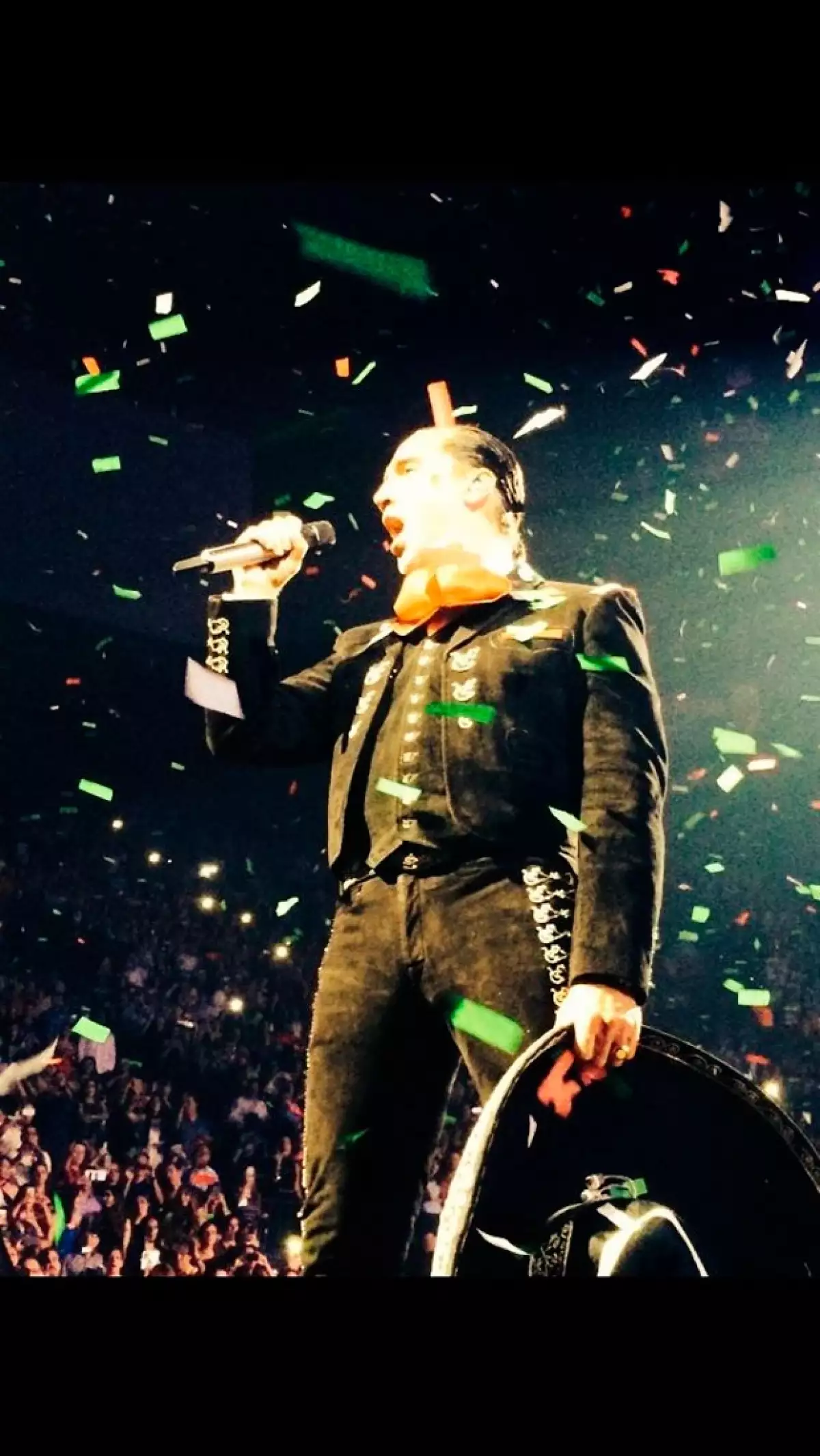 El cantante presentó como cantante a su hija Camila, de 17 años, en el MGM Grand Las Vegas.