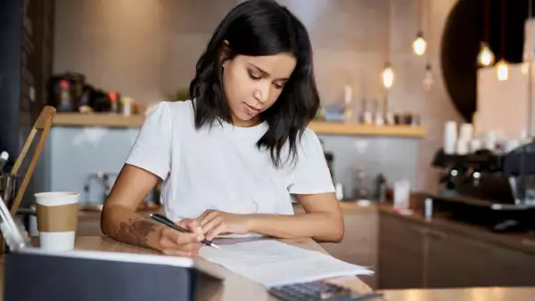 El impacto del bienestar financiero en las mujeres y la productividad laboral