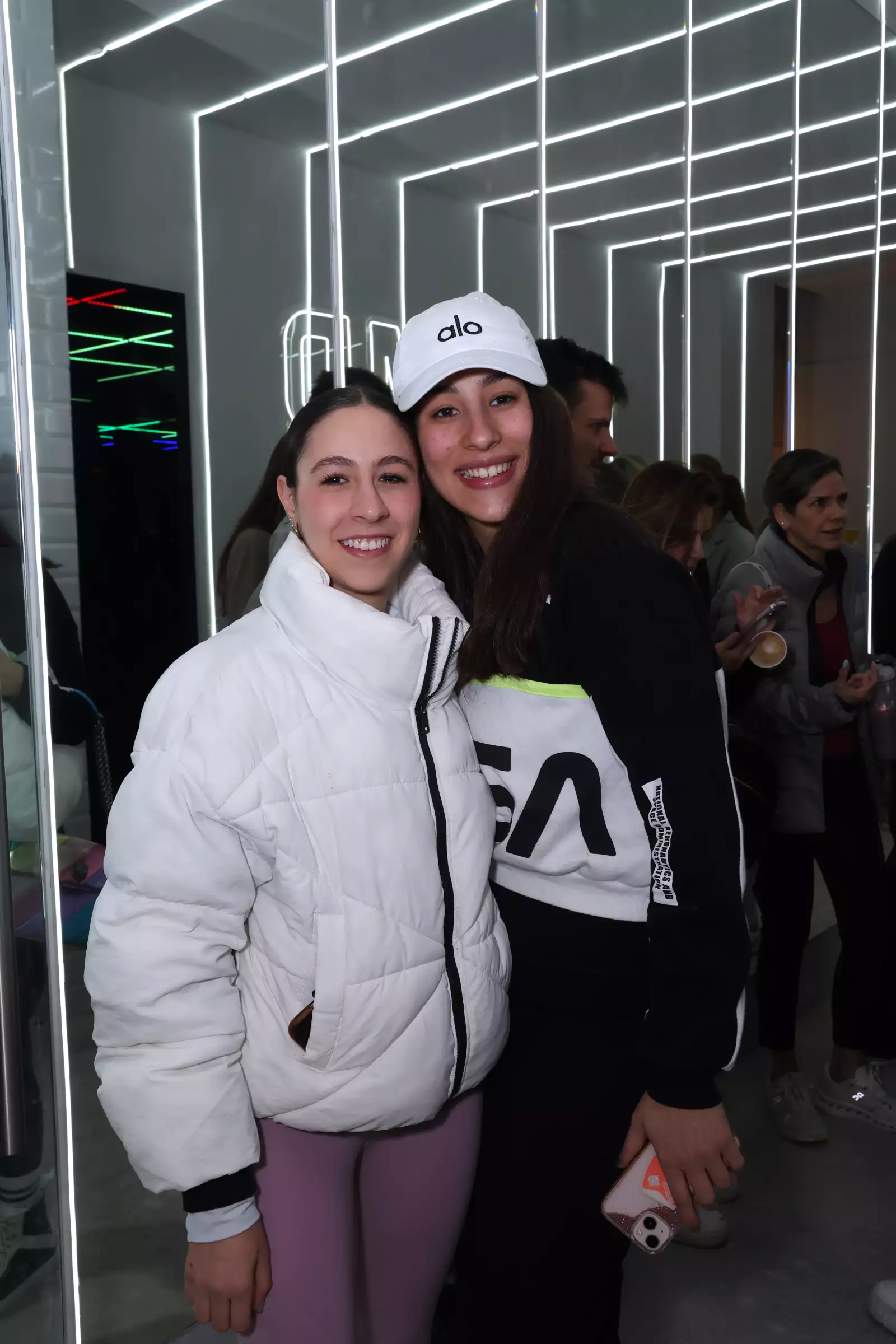 Raquel Acce y Sharon Levy 